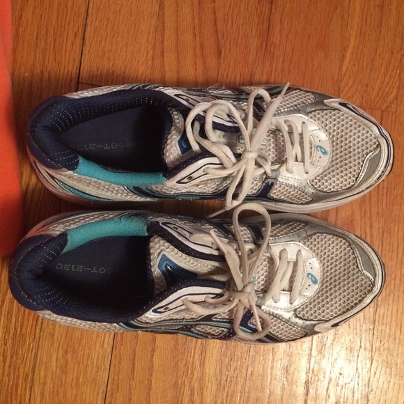 ASICS sneakers!! - Picture 2 of 3
