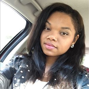 Meet your Posher, Kenisha