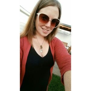 Meet your Posher, Tara