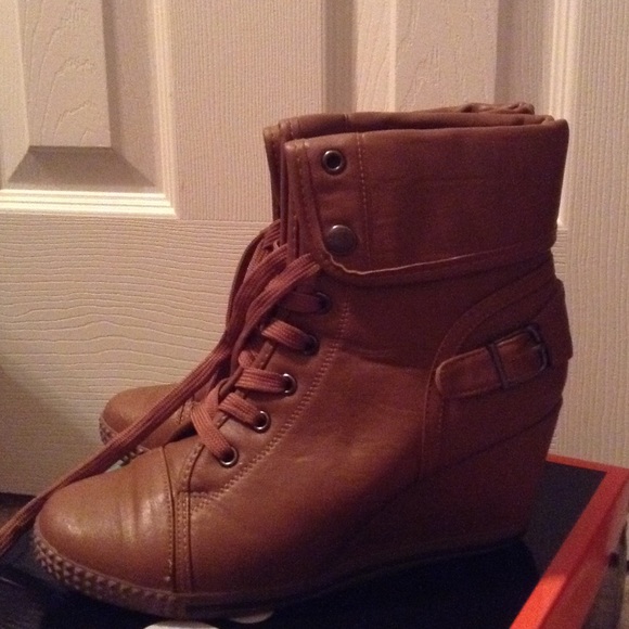 Cognac colored sneaker wedges