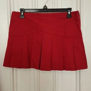 BCBG MAXAZRIA  burgundy mini pleated skirt