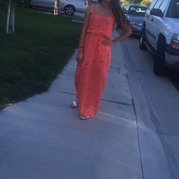 Dress - Picture 3 of 3