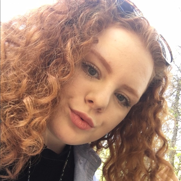 Meet your posher! 😊 - Picture 2 of 4