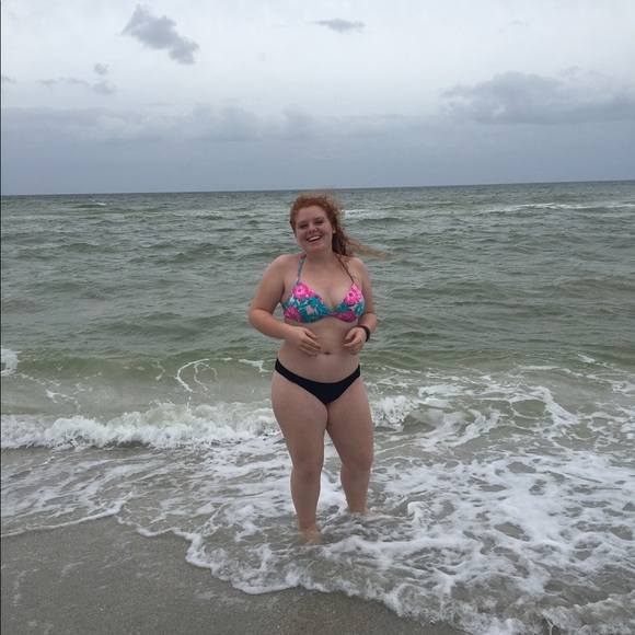 Meet your posher! 😊 - Picture 3 of 4