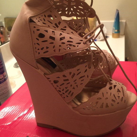 **SOLD ON MERCARI** - Picture 2 of 4