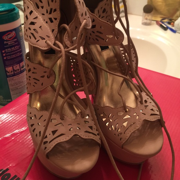 **SOLD ON MERCARI** - Picture 4 of 4