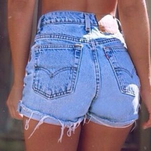 High Waisted Vintage Levi shorts SIZE 31