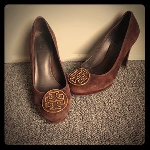 Tory Burch size 6.5 brown suede pumps