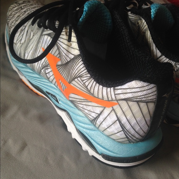 Women's running shoes