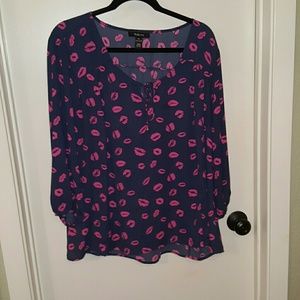 Kiss blouse