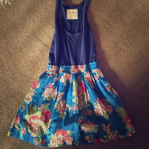 Short Abercrombie & Fitch dress