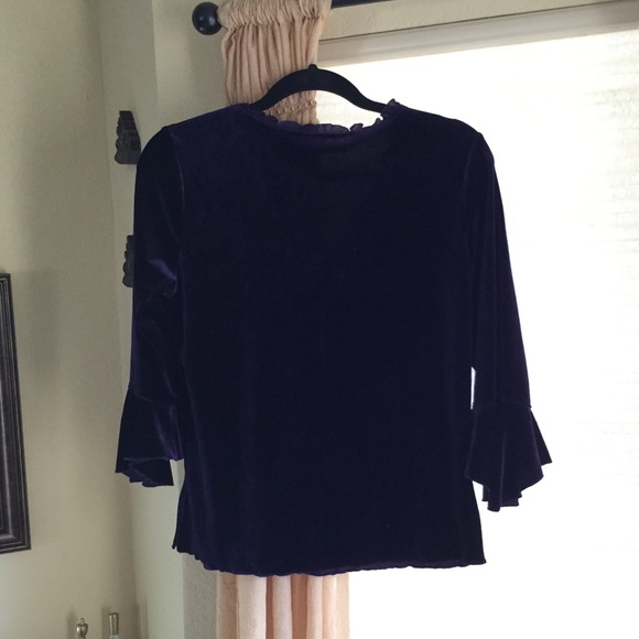 Impressions purple velveteen top. - Picture 4 of 5