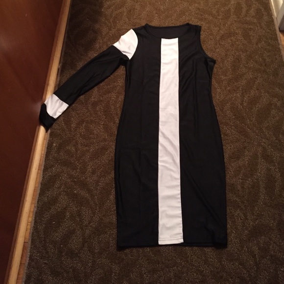 One sleeve black and white Bodycon