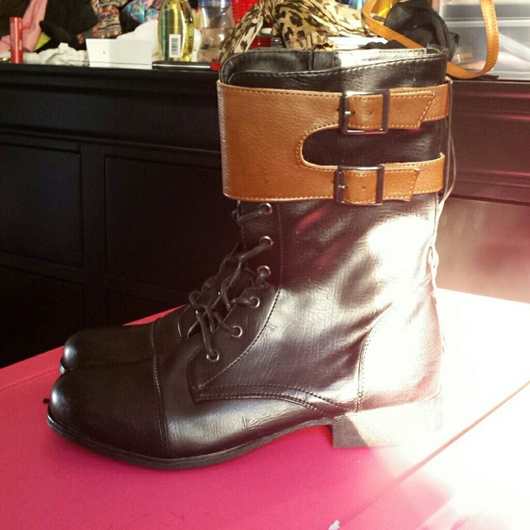 Combat boots