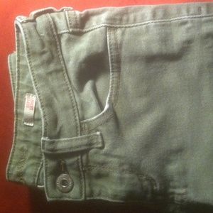 Green skinny kapris!