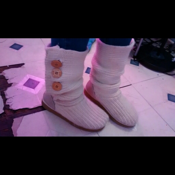 ✨SOLD✨✴NEW LISTING✴ Ugg Knit Boots