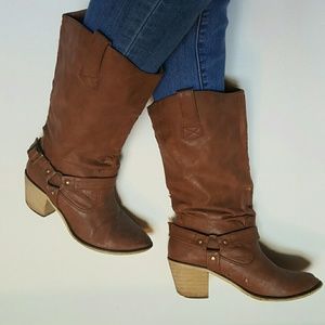 Cute cowboy styled  heeled boots!