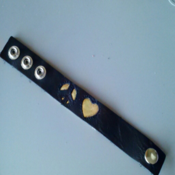 Leather peace & love bracelet