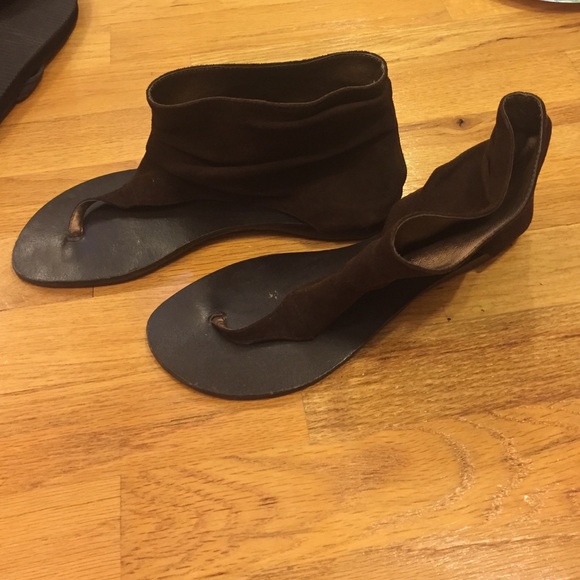 Unique Sandals - Picture 2 of 4