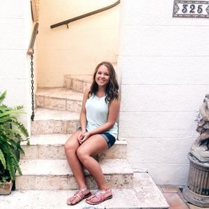 Meet your Posher, Danielle