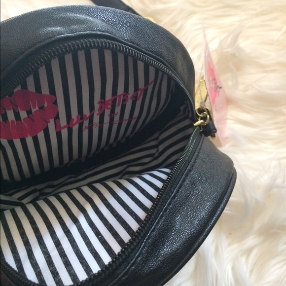 💰SOLD💰& 📦SHIPPED📦 Betsey Johnson Purse NWT - Picture 3 of 4