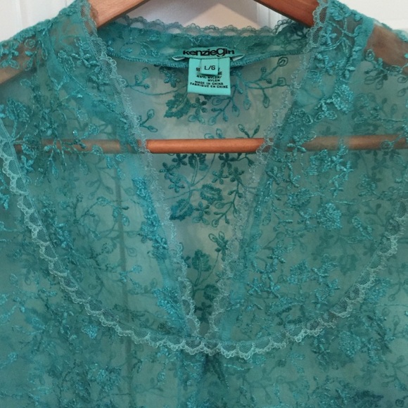 Kenzie lace blouse - Picture 2 of 3