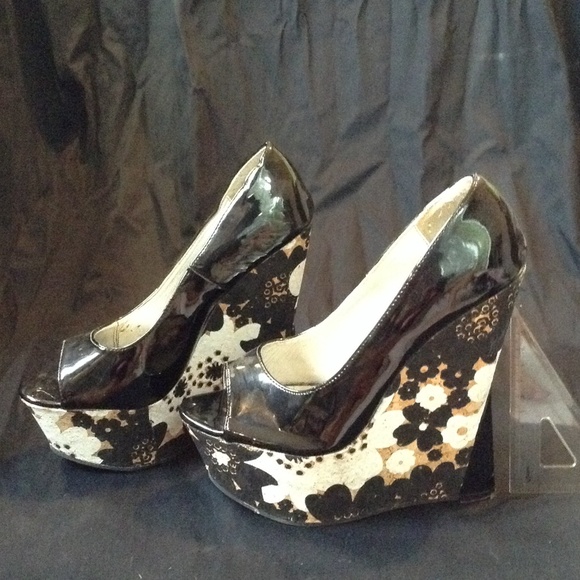 Promise Black wedges