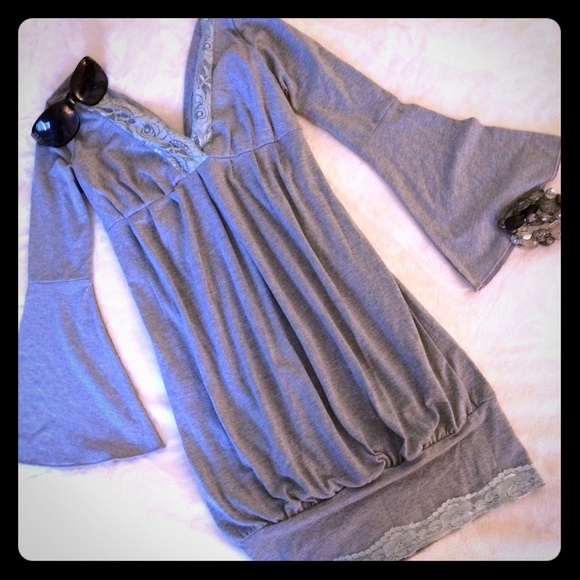 Light gray v-neck, long sleeve dress w/lace trim