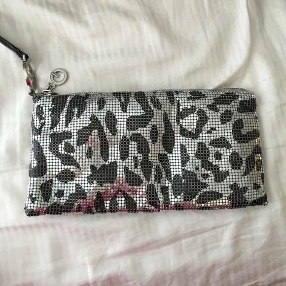 GUESS clutch