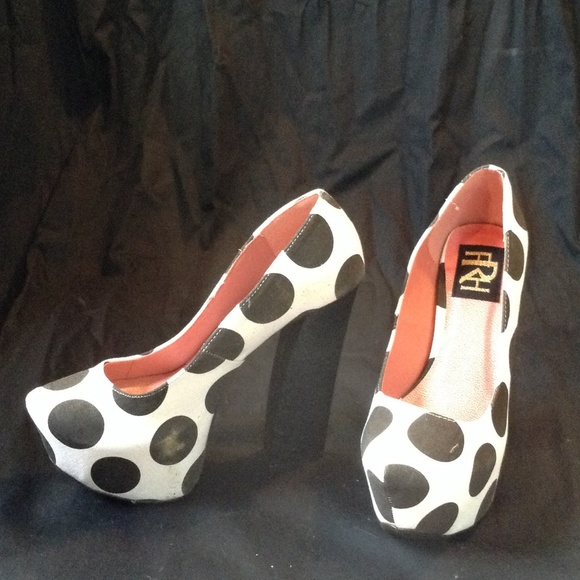 Black and white polka dot wedge