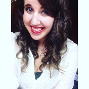 Meet your Posher, Lauren