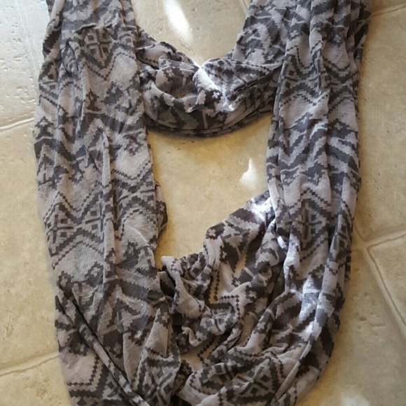 Aztec Infinity Scarf - Picture 2 of 2