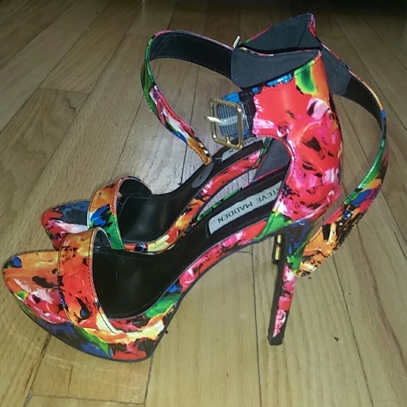 Size 7 Steve Madden Floral Platform Sandals