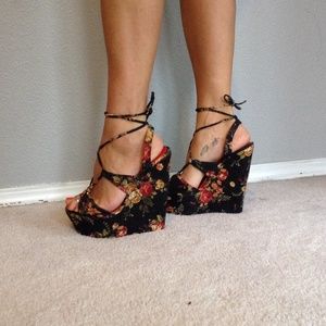 Black and floral strappy wedge