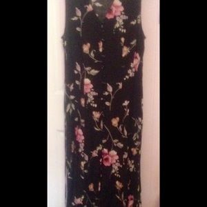 Long sleeveless dress