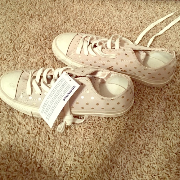 Converse gold dot