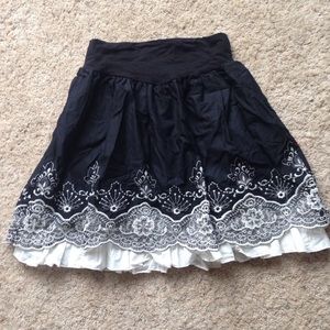 Black and white lace full a line skater skirt