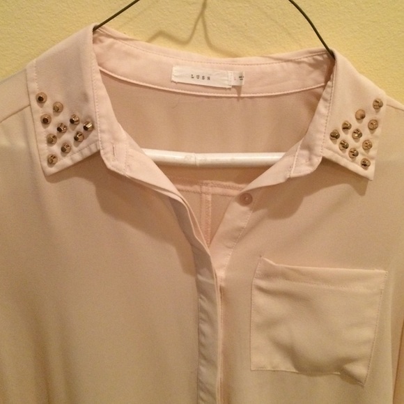 High-low decorative button down - Picture 2 of 3