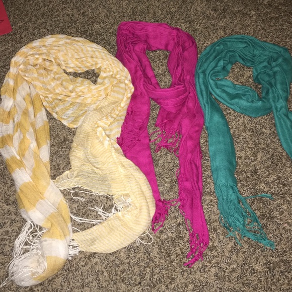 3 scarves !
