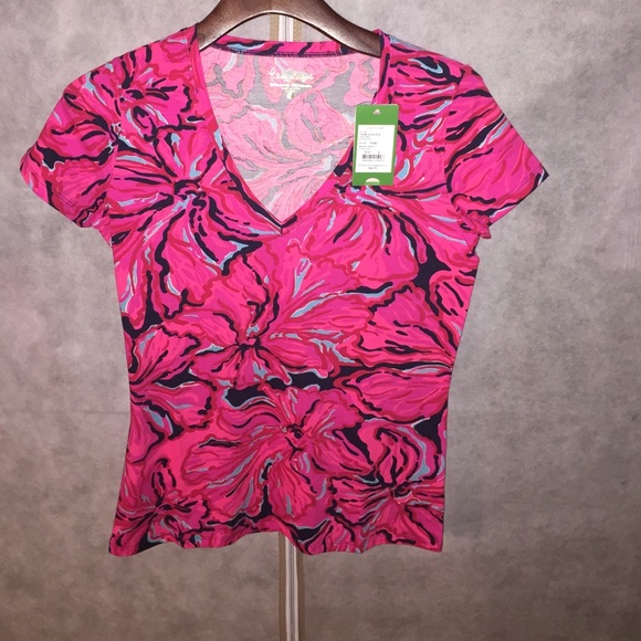 Lilly Pulitzer Tops - NWT Lilly Pulitzer Michelle top on flirty navy s