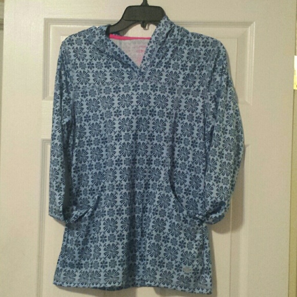 Woman's active wear top