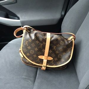 Louis Vuitton Saumur 30 **reserved