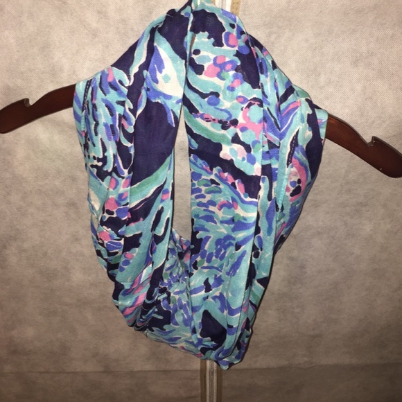 Lilly Pulitzer Accessories - NWOT Lilly Pulitzer murfee  scarf
