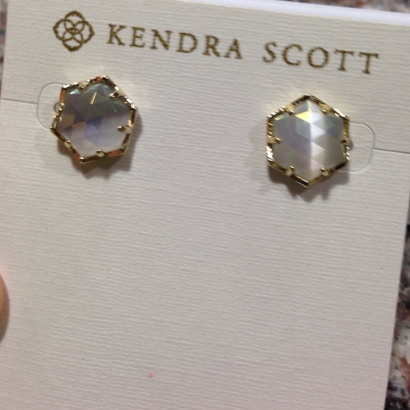 HOLD - Kendra Scott Macy