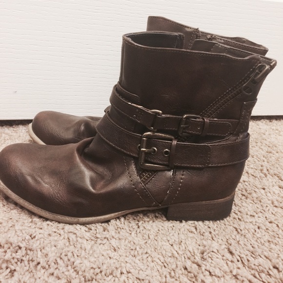 Low cut boots