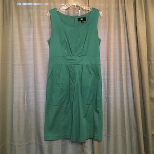 Professional-Looking Dress WITH POCKETS :)