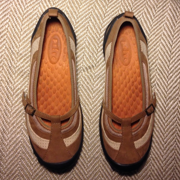 Privo Walking Flats Brown Tan Leather Like New 6.5