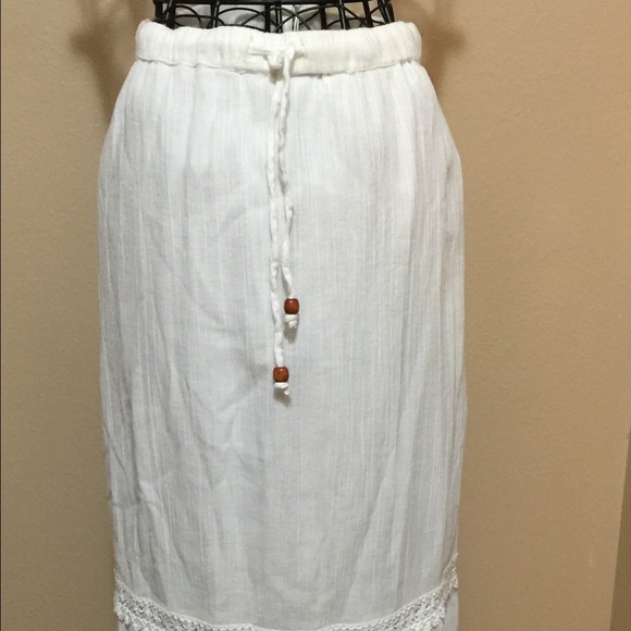 NEW white lined skirt🌷sweet accents ☀️