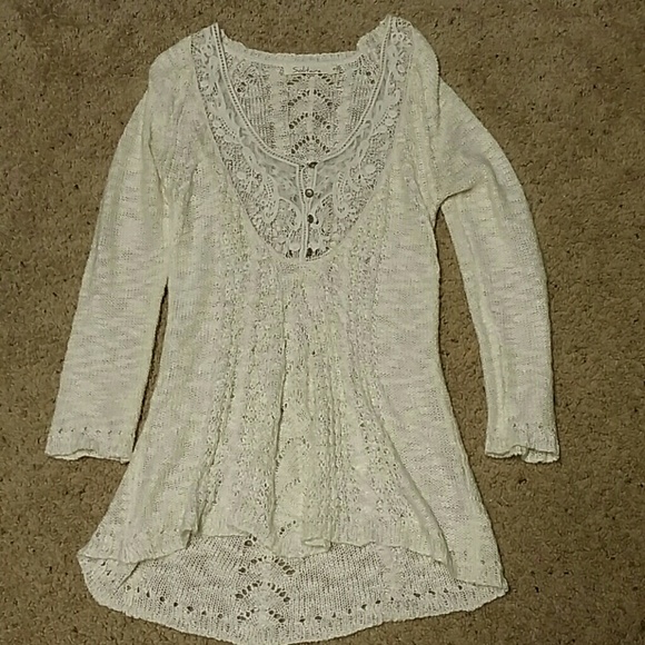 Beautiful long white top!!!