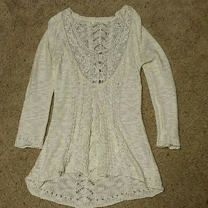 Beautiful long white top!!!